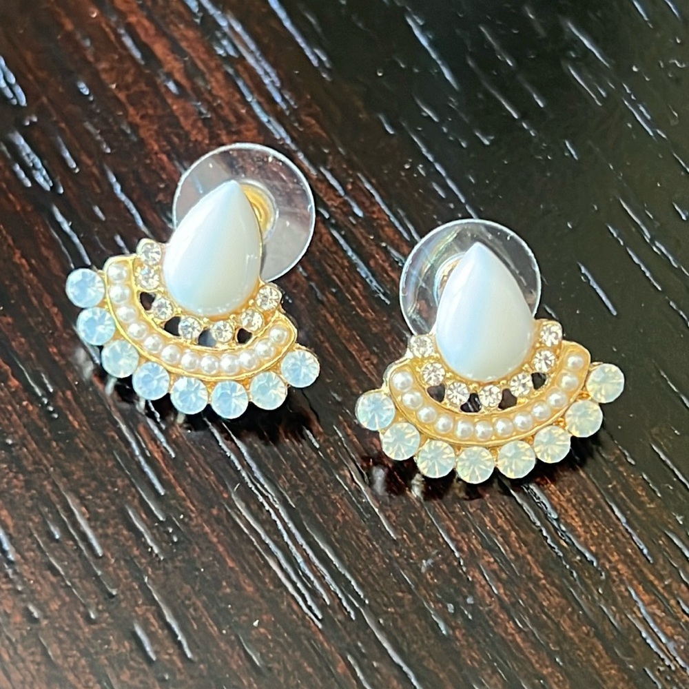 Faux stone stud earrings-NWT